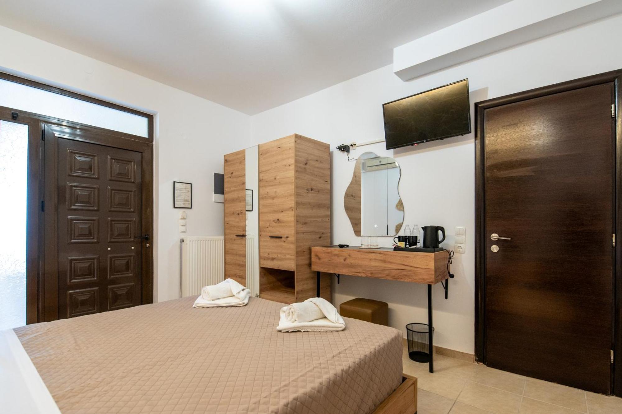 Villa Gereoudis Seaview Apartments-Pool & Bar Kolymbari Exterior photo